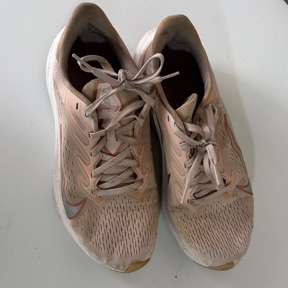 Nike Women's Peach and White Running Shoes - Picture 2 of 5